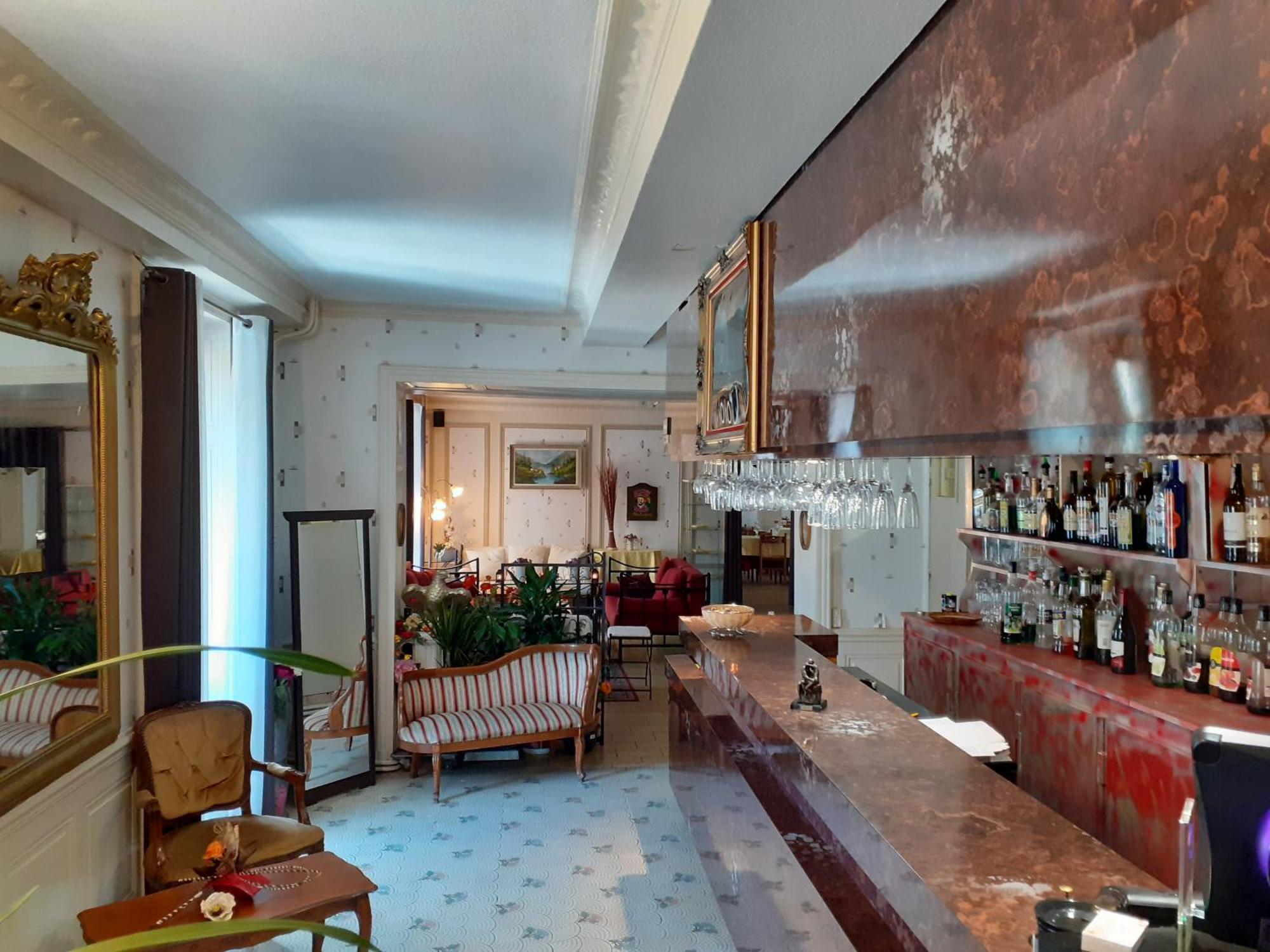 Hotel Aigle D'Or Thiers Exterior foto